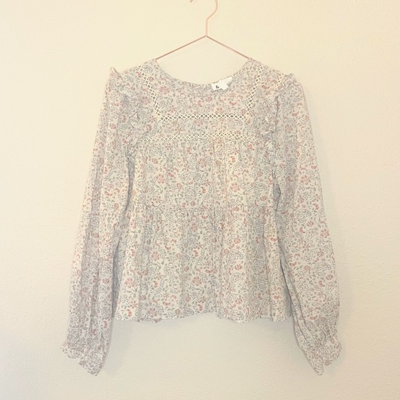 &Merci Elegant Floral Blouse with Lace Detail - Picture 3 of 8